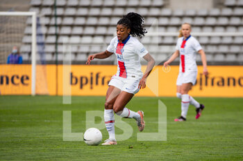 2021-05-06 - Ashley Lawrence of Paris Saint Germain controls the ball during the Women's French championship D1 Arkema football match between Paris FC and Paris Saint-Germain on May 6, 2021 at Charlety stadium in Paris, France - Photo Antoine Massinon / A2M Sport Consulting / DPPI - PARIS FC VS PARIS SAINT-GERMAIN - FRENCH WOMEN DIVISION 1 - SOCCER