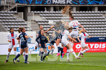 2021-05-06 - Clara Mateo of Paris FC and Jordyn Huitema of Paris Saint Germain fight for the ball during the Women's French championship D1 Arkema football match between Paris FC and Paris Saint-Germain on May 6, 2021 at Charlety stadium in Paris, France - Photo Antoine Massinon / A2M Sport Consulting / DPPI - PARIS FC VS PARIS SAINT-GERMAIN - FRENCH WOMEN DIVISION 1 - SOCCER