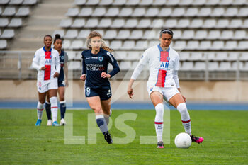 2021-05-06 - Daphne Corboz of Paris FC and Alana Cook of Paris Saint Germain fight for the ball during the Women's French championship D1 Arkema football match between Paris FC and Paris Saint-Germain on May 6, 2021 at Charlety stadium in Paris, France - Photo Melanie Laurent / A2M Sport Consulting / DPPI - PARIS FC VS PARIS SAINT-GERMAIN - FRENCH WOMEN DIVISION 1 - SOCCER