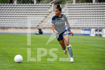 2021-05-06 - Eseosa Aigbogun of Paris FC controls the ball during the Women's French championship D1 Arkema football match between Paris FC and Paris Saint-Germain on May 6, 2021 at Charlety stadium in Paris, France - Photo Melanie Laurent / A2M Sport Consulting / DPPI - PARIS FC VS PARIS SAINT-GERMAIN - FRENCH WOMEN DIVISION 1 - SOCCER