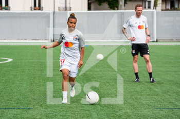 2021-05-09 - Nikita Parris of Olympique Lyonnais warms up ahead of the Women's French championship D1 Arkema football match between GPSO 92 Issy and Olympique Lyonnais on May 9, 2021 at Le Gallo stadium in Boulogne-Billancourt, France - Photo Melanie Laurent / A2M Sport Consulting / DPPI - GPSO 92 ISSY VS OLYMPIQUE LYONNAIS - FRENCH WOMEN DIVISION 1 - SOCCER
