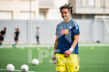 2021-05-09 - Sarah Bouhaddi of Olympique Lyonnais warms up ahead of the Women's French championship D1 Arkema football match between GPSO 92 Issy and Olympique Lyonnais on May 9, 2021 at Le Gallo stadium in Boulogne-Billancourt, France - Photo Melanie Laurent / A2M Sport Consulting / DPPI - GPSO 92 ISSY VS OLYMPIQUE LYONNAIS - FRENCH WOMEN DIVISION 1 - SOCCER