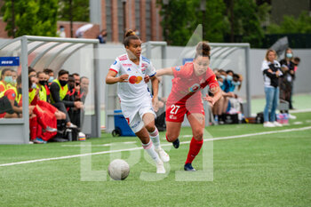 2021-05-09 - Nikita Parris of Olympique Lyonnais and Laurine Pinot of GPSO 92 Issy fight for the ball during the Women's French championship D1 Arkema football match between GPSO 92 Issy and Olympique Lyonnais on May 9, 2021 at Le Gallo stadium in Boulogne-Billancourt, France - Photo Melanie Laurent / A2M Sport Consulting / DPPI - GPSO 92 ISSY VS OLYMPIQUE LYONNAIS - FRENCH WOMEN DIVISION 1 - SOCCER