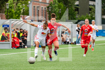 2021-05-09 - Nikita Parris of Olympique Lyonnais and Laurine Pinot of GPSO 92 Issy fight for the ball during the Women's French championship D1 Arkema football match between GPSO 92 Issy and Olympique Lyonnais on May 9, 2021 at Le Gallo stadium in Boulogne-Billancourt, France - Photo Melanie Laurent / A2M Sport Consulting / DPPI - GPSO 92 ISSY VS OLYMPIQUE LYONNAIS - FRENCH WOMEN DIVISION 1 - SOCCER