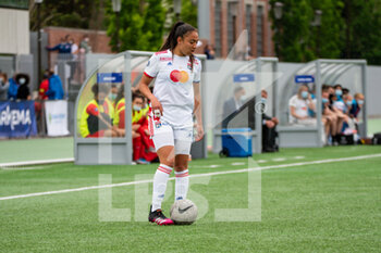 2021-05-09 - Selma Bacha of Olympique Lyonnais controls the ball during the Women's French championship D1 Arkema football match between GPSO 92 Issy and Olympique Lyonnais on May 9, 2021 at Le Gallo stadium in Boulogne-Billancourt, France - Photo Melanie Laurent / A2M Sport Consulting / DPPI - GPSO 92 ISSY VS OLYMPIQUE LYONNAIS - FRENCH WOMEN DIVISION 1 - SOCCER