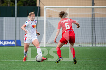 2021-05-09 - Amandine Henry of Olympique Lyonnais and Fanny Pereira of GPSO 92 Issy fight for the ball during the Women's French championship D1 Arkema football match between GPSO 92 Issy and Olympique Lyonnais on May 9, 2021 at Le Gallo stadium in Boulogne-Billancourt, France - Photo Antoine Massinon / A2M Sport Consulting / DPPI - GPSO 92 ISSY VS OLYMPIQUE LYONNAIS - FRENCH WOMEN DIVISION 1 - SOCCER