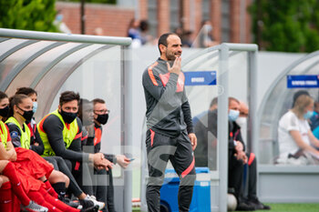 2021-05-09 - Camillo Vaz head coach of GPSO 92 Issy reacts during the Women's French championship D1 Arkema football match between GPSO 92 Issy and Olympique Lyonnais on May 9, 2021 at Le Gallo stadium in Boulogne-Billancourt, France - Photo Antoine Massinon / A2M Sport Consulting / DPPI - GPSO 92 ISSY VS OLYMPIQUE LYONNAIS - FRENCH WOMEN DIVISION 1 - SOCCER