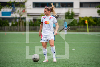2021-05-09 - Eugenie Le Sommer of Olympique Lyonnais controls the ball during the Women's French championship D1 Arkema football match between GPSO 92 Issy and Olympique Lyonnais on May 9, 2021 at Le Gallo stadium in Boulogne-Billancourt, France - Photo Antoine Massinon / A2M Sport Consulting / DPPI - GPSO 92 ISSY VS OLYMPIQUE LYONNAIS - FRENCH WOMEN DIVISION 1 - SOCCER