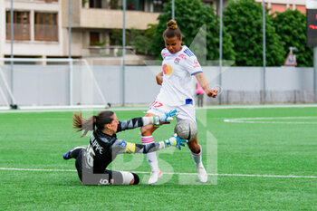 2021-05-09 - Laetitia Philippe GPSO 92 Issy and Nikita Parris of Olympique Lyonnais fight for the ball during the Women's French championship D1 Arkema football match between GPSO 92 Issy and Olympique Lyonnais on May 9, 2021 at Le Gallo stadium in Boulogne-Billancourt, France - Photo Antoine Massinon / A2M Sport Consulting / DPPI - GPSO 92 ISSY VS OLYMPIQUE LYONNAIS - FRENCH WOMEN DIVISION 1 - SOCCER