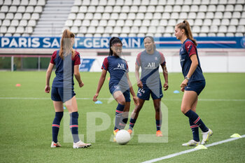 2021-06-04 - Laurina Fazer of Paris Saint Germain warms up with teammates ahead of the Women's French championship D1 Arkema football match between Paris Saint-Germain and Dijon FCO on June 4, 2021 at Jean Bouin stadium in Paris, France - Photo Melanie Laurent / A2M Sport Consulting / DPPI - PARIS SAINT-GERMAIN VS DIJON FCO - FRENCH WOMEN DIVISION 1 - SOCCER