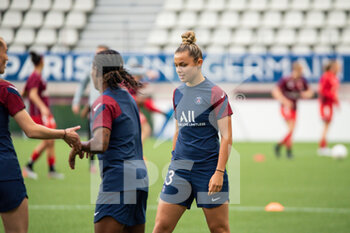 2021-06-04 - Oceane Hurtre of Paris Saint Germain warms up ahead of the Women's French championship D1 Arkema football match between Paris Saint-Germain and Dijon FCO on June 4, 2021 at Jean Bouin stadium in Paris, France - Photo Melanie Laurent / A2M Sport Consulting / DPPI - PARIS SAINT-GERMAIN VS DIJON FCO - FRENCH WOMEN DIVISION 1 - SOCCER