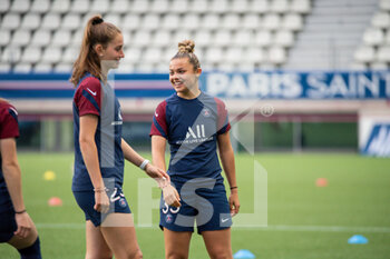 2021-06-04 - Oceane Hurtre of Paris Saint Germain warms up ahead of the Women's French championship D1 Arkema football match between Paris Saint-Germain and Dijon FCO on June 4, 2021 at Jean Bouin stadium in Paris, France - Photo Melanie Laurent / A2M Sport Consulting / DPPI - PARIS SAINT-GERMAIN VS DIJON FCO - FRENCH WOMEN DIVISION 1 - SOCCER