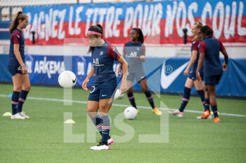 2021-06-04 - Perle Morroni of Paris Saint Germain warms up ahead of the Women's French championship D1 Arkema football match between Paris Saint-Germain and Dijon FCO on June 4, 2021 at Jean Bouin stadium in Paris, France - Photo Melanie Laurent / A2M Sport Consulting / DPPI - PARIS SAINT-GERMAIN VS DIJON FCO - FRENCH WOMEN DIVISION 1 - SOCCER