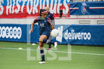 2021-06-04 - Perle Morroni of Paris Saint Germain warms up ahead of the Women's French championship D1 Arkema football match between Paris Saint-Germain and Dijon FCO on June 4, 2021 at Jean Bouin stadium in Paris, France - Photo Melanie Laurent / A2M Sport Consulting / DPPI - PARIS SAINT-GERMAIN VS DIJON FCO - FRENCH WOMEN DIVISION 1 - SOCCER