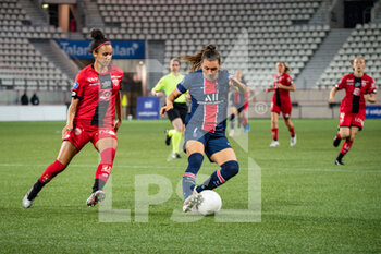 2021-06-04 - Genessee Daughetee of Dijon FCO and Ramona Bachmann of Paris Saint Germain fight for the ball during the Women's French championship D1 Arkema football match between Paris Saint-Germain and Dijon FCO on June 4, 2021 at Jean Bouin stadium in Paris, France - Photo Melanie Laurent / A2M Sport Consulting / DPPI - PARIS SAINT-GERMAIN VS DIJON FCO - FRENCH WOMEN DIVISION 1 - SOCCER