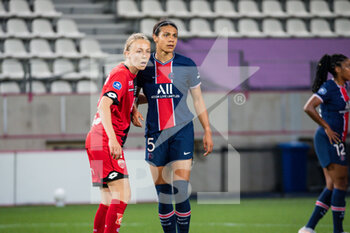 2021-06-04 - Lena Goetsch of Dijon FCO and Alana Cook of Paris Saint Germain during the Women's French championship D1 Arkema football match between Paris Saint-Germain and Dijon FCO on June 4, 2021 at Jean Bouin stadium in Paris, France - Photo Antoine Massinon / A2M Sport Consulting / DPPI - PARIS SAINT-GERMAIN VS DIJON FCO - FRENCH WOMEN DIVISION 1 - SOCCER