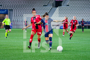 2021-06-04 - Genessee Daughetee of Dijon FCO and Ramona Bachmann of Paris Saint Germain fight for the ball during the Women's French championship D1 Arkema football match between Paris Saint-Germain and Dijon FCO on June 4, 2021 at Jean Bouin stadium in Paris, France - Photo Antoine Massinon / A2M Sport Consulting / DPPI - PARIS SAINT-GERMAIN VS DIJON FCO - FRENCH WOMEN DIVISION 1 - SOCCER
