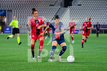 2021-06-04 - Genessee Daughetee of Dijon FCO and Ramona Bachmann of Paris Saint Germain fight for the ball during the Women's French championship D1 Arkema football match between Paris Saint-Germain and Dijon FCO on June 4, 2021 at Jean Bouin stadium in Paris, France - Photo Antoine Massinon / A2M Sport Consulting / DPPI - PARIS SAINT-GERMAIN VS DIJON FCO - FRENCH WOMEN DIVISION 1 - SOCCER