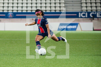 2021-06-04 - Perle Morroni of Paris Saint Germain controls the ball during the Women's French championship D1 Arkema football match between Paris Saint-Germain and Dijon FCO on June 4, 2021 at Jean Bouin stadium in Paris, France - Photo Antoine Massinon / A2M Sport Consulting / DPPI - PARIS SAINT-GERMAIN VS DIJON FCO - FRENCH WOMEN DIVISION 1 - SOCCER