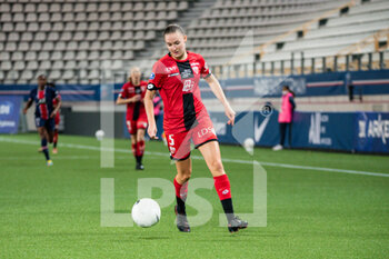 2021-06-04 - Helene Fercocq of Dijon FCO controls the ball during the Women's French championship D1 Arkema football match between Paris Saint-Germain and Dijon FCO on June 4, 2021 at Jean Bouin stadium in Paris, France - Photo Antoine Massinon / A2M Sport Consulting / DPPI - PARIS SAINT-GERMAIN VS DIJON FCO - FRENCH WOMEN DIVISION 1 - SOCCER