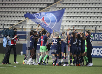 2021-06-04 - Players of PSG celebrate winning the 2021 French Champion title following the Women's French championship D1 Arkema football match between Paris Saint-Germain (PSG) and Dijon FCO on June 4, 2021 at Stade Jean Bouin in Paris, France - Photo Jean Catuffe / DPPI - PARIS SAINT-GERMAIN VS DIJON FCO - FRENCH WOMEN DIVISION 1 - SOCCER
