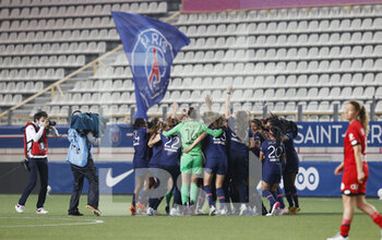 2021-06-04 - Team of PSG celebrates the championship title at the final whistle during the Women's French championship D1 Arkema football match between Paris Saint-Germain and Dijon FCO on June 4, 2021 at Jean Bouin stadium in Paris, France - Photo Loic Baratoux / DPPI - PARIS SAINT-GERMAIN VS DIJON FCO - FRENCH WOMEN DIVISION 1 - SOCCER