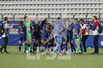 2021-06-04 - Team of PSG celebrates the championship title at the final whistle during the Women's French championship D1 Arkema football match between Paris Saint-Germain and Dijon FCO on June 4, 2021 at Jean Bouin stadium in Paris, France - Photo Loic Baratoux / DPPI - PARIS SAINT-GERMAIN VS DIJON FCO - FRENCH WOMEN DIVISION 1 - SOCCER