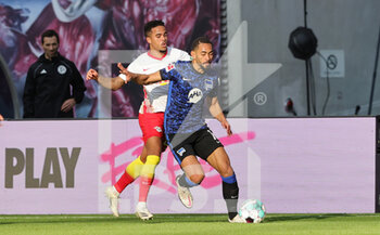 2020-10-24 - Matheus Cunha of Hertha Berlin and Justin Kluivert of Red Bull Leipzig during the German championship Bundesliga football match between Red Bull Leipzig and Hertha BSC Berlin on October 24, 2020 at Red Bull Arena in Leipzig, Germany - Photo Ralf Ibing / firo Sportphoto / DPPI - RED BULL LEIPZIG VS HERTHA BSC BERLIN - GERMAN BUNDESLIGA - SOCCER