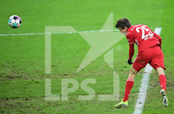 2021-01-24 - Thomas Muller of Bayern Munich scores the 0-1 goal during the German championship Bundesliga football match between Schalke 04 and Bayern Munich on January 24, 2021 at Veltins-Arena in Gelsenkirchen, Germany - Photo Tim Groothuis / Witters / firo Sportphoto / DPPI - SCHALKE 04 AND BAYERN MUNICH - GERMAN BUNDESLIGA - SOCCER
