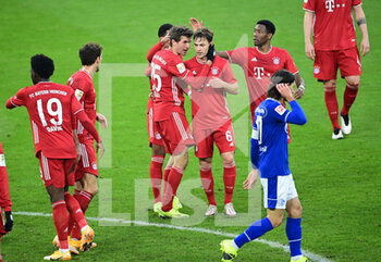 2021-01-24 - Thomas Muller of Bayern Munich celebrates after the 0-1 goal with Joshua Kimmich during the German championship Bundesliga football match between Schalke 04 and Bayern Munich on January 24, 2021 at Veltins-Arena in Gelsenkirchen, Germany - Photo Tim Groothuis / Witters / firo Sportphoto / DPPI - SCHALKE 04 AND BAYERN MUNICH - GERMAN BUNDESLIGA - SOCCER