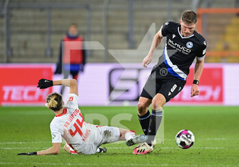 2021-03-19 - Fabian Klos of Arminia Bielefeld and Kevin Kampl of RB Leipzig during the German championship Bundesliga football match between Arminia Bielefeld and RB Leipzig on March 19, 2021 at the Schueco Arena in Bielefeld, Germany - Photo Tim Groothuis / Witters / firo sportphoto / DPPI - ARMINIA BIELEFELD AND RB LEIPZIG - GERMAN BUNDESLIGA - SOCCER