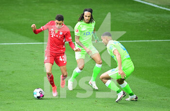 2021-04-17 - Jamal Musiala of Bayern Munich scores the 0-1 goal, Kevin Mbabu, Maxence Lacroix of Wolfsburg during the German championship Bundesliga football match between VfL Wolfsburg and Bayern Munich on April 17, 2021 at Volkswagen Arena in Wolfsburg, Germany - Photo Tim Groothuis / Witters / firosportphoto / DPPI - VFL WOLFSBURG VS BAYERN MUNICH - GERMAN BUNDESLIGA - SOCCER