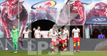 2021-04-25 - RB Leipzig players enter the field during the German championship Bundesliga football match between Red Bull Leipzig and VfB Stuttgart on April 25, 2021 at Red Bull Arena in Leipzig, Germany - Photo Ralf Ibing / firo Sportphoto / DPPI - RED BULL LEIPZIG VS VFB STUTTGART - GERMAN BUNDESLIGA - SOCCER