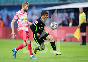 2021-05-16 - Konrad Laimer of Leipzig and Paulo Otavio of Wolfsburg during the German championship Bundesliga football match between RB Leipzig and VfL Wolfsburg on May 16, 2021 at Red Bull Arena in Leipzig, Germany - Photo Valeria Witters / Witters / firo Sportphoto / DPPI - RB LEIPZIG VS VFL WOLFSBURG - GERMAN BUNDESLIGA - SOCCER