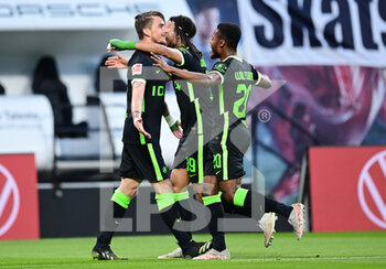 2021-05-16 - Maximilian Philipp of Wolfsburg celebrates his goal 0-1 with Kevin Mbabu, Ridle Baku during the German championship Bundesliga football match between RB Leipzig and VfL Wolfsburg on May 16, 2021 at Red Bull Arena in Leipzig, Germany - Photo Valeria Witters / Witters / firo Sportphoto / DPPI - RB LEIPZIG VS VFL WOLFSBURG - GERMAN BUNDESLIGA - SOCCER