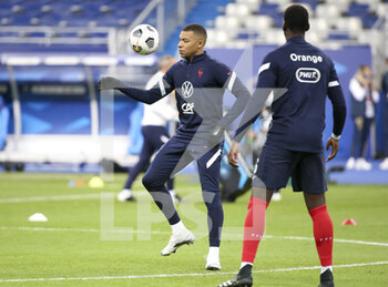 2020-10-07 - Kylian Mbappe of France warms up before the Friendly Game football match between France and Ukraine on October 7, 2020 at Stade de France in Saint-Denis, France - Photo Jean Catuffe / DPPI - FRANCE VS UKRAINE - FRIENDLY MATCH - SOCCER