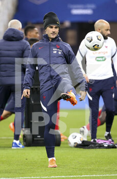 2020-10-07 - Antoine Griezmann of France warms up before the Friendly Game football match between France and Ukraine on October 7, 2020 at Stade de France in Saint-Denis, France - Photo Jean Catuffe / DPPI - FRIENDLY GAME FOOTBALL MATCH BETWEEN FRANCE AND UKRAINE - FRIENDLY MATCH - SOCCER