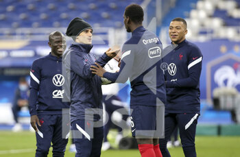 2020-10-07 - N'Golo Kante, Antoine Griezmann, Paul Pogba, Kylian Mbappe of France warm up before the Friendly Game football match between France and Ukraine on October 7, 2020 at Stade de France in Saint-Denis, France - Photo Jean Catuffe / DPPI - FRIENDLY GAME FOOTBALL MATCH BETWEEN FRANCE AND UKRAINE - FRIENDLY MATCH - SOCCER