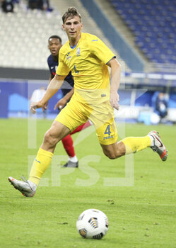 2020-10-07 - Ilya Zabarnyi of Ukraine during the Friendly Game football match between France and Ukraine on October 7, 2020 at Stade de France in Saint-Denis, France - Photo Jean Catuffe / DPPI - FRIENDLY GAME FOOTBALL MATCH BETWEEN FRANCE AND UKRAINE - FRIENDLY MATCH - SOCCER