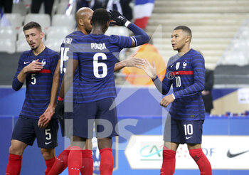 2020-10-07 - Kylian Mbappe of France celebrates his goal with teammates during the international friendly game football match between France and Ukraine on October 7, 2020 at Stade de France in Saint-Denis, France - Photo Jean Catuffe / DPPI - FRIENDLY GAME FOOTBALL MATCH BETWEEN FRANCE AND UKRAINE - FRIENDLY MATCH - SOCCER