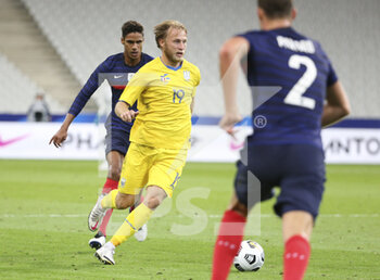 2020-10-07 - Roman Bezus of Ukraine, Raphael Varane of France during the Friendly Game football match between France and Ukraine on October 7, 2020 at Stade de France in Saint-Denis, France - Photo Jean Catuffe / DPPI - FRIENDLY GAME FOOTBALL MATCH BETWEEN FRANCE AND UKRAINE - FRIENDLY MATCH - SOCCER