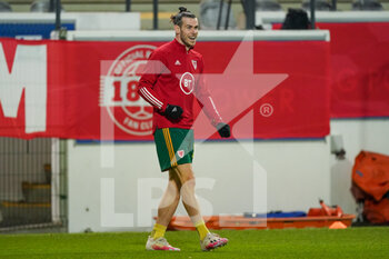 2021-03-24 - Gareth Bale of Wales warms up during the FIFA World Cup 2022, Qualifiers Group E football match between Belgium and Wales on March 24, 2021 at King Power at Den Dreef Stadion in Leuven, Belgium - Photo Jeroen Meuwsen / Orange Pictures / DPPI - FIFA WORLD CUP 2020 QUALIFIERS - BELGIUM AND WALES - FIFA WORLD CUP - SOCCER