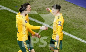 2021-03-24 - Harry Wilson of Wales #10 celebrates his goal with Gareth Bale, Connor Roberts of Wales during the FIFA World Cup 2022, Qualifiers Group E football match between Belgium and Wales on March 24, 2021 at King Power at Den Dreef Stadion in Leuven, Belgium - Photo Jean Catuffe / DPPI - FIFA WORLD CUP 2020 QUALIFIERS - BELGIUM AND WALES - FIFA WORLD CUP - SOCCER