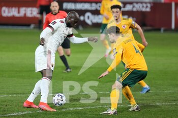 2021-03-24 - Romelu Lukaku of Belgium and James Lawrence of Wales during the FIFA World Cup 2022, Qualifiers Group E football match between Belgium and Wales on March 24, 2021 at King Power at Den Dreef Stadion in Leuven, Belgium - Photo Laurent Lairys / DPPI - FIFA WORLD CUP 2020 QUALIFIERS - BELGIUM AND WALES - FIFA WORLD CUP - SOCCER
