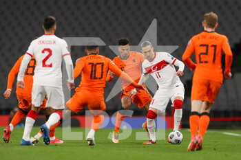 2021-03-24 - Yusuf Yazici of Turkey and Memphis Depay, Owen Wijndal of Netherlands during the FIFA World Cup 2022, Qualifiers, Group G football match between Turkey and Netherlands on March 24, 2021 at Ali Sali Yen Stadium in Istanbul, Turkey - Photo Marcel ter Bals / Orange Pictures / DPPI - WORLD CUP 2020 QUALIFIERS - TURKEY AND NETHERLANDS - FIFA WORLD CUP - SOCCER