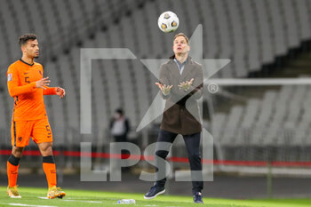2021-03-24 - Coach Frank de Boer of Netherlands during the FIFA World Cup 2022, Qualifiers, Group G football match between Turkey and Netherlands on March 24, 2021 at Ali Sali Yen Stadium in Istanbul, Turkey - Photo Marcel ter Bals / Orange Pictures / DPPI - WORLD CUP 2020 QUALIFIERS - TURKEY AND NETHERLANDS - FIFA WORLD CUP - SOCCER