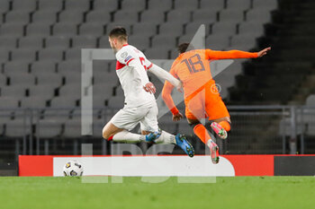 2021-03-24 - Donyell Malen of Netherlands fouls Okay Yokuslu of Turkey, penalty during the FIFA World Cup 2022, Qualifiers, Group G football match between Turkey and Netherlands on March 24, 2021 at Ali Sali Yen Stadium in Istanbul, Turkey - Photo Marcel ter Bals / Orange Pictures / DPPI - WORLD CUP 2020 QUALIFIERS - TURKEY AND NETHERLANDS - FIFA WORLD CUP - SOCCER