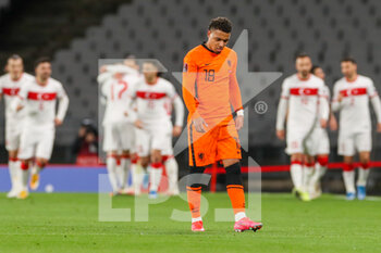 2021-03-24 - Donyell Malen of Netherlands disappointed during the FIFA World Cup 2022, Qualifiers, Group G football match between Turkey and Netherlands on March 24, 2021 at Ali Sali Yen Stadium in Istanbul, Turkey - Photo Marcel ter Bals / Orange Pictures / DPPI - WORLD CUP 2020 QUALIFIERS - TURKEY AND NETHERLANDS - FIFA WORLD CUP - SOCCER