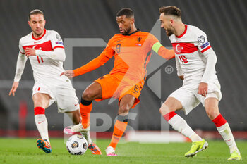 2021-03-24 - Georginio Wijnaldum of Netherlands and Yusuf Yazici, Kenan Karaman of Turkey during the FIFA World Cup 2022, Qualifiers, Group G football match between Turkey and Netherlands on March 24, 2021 at Ali Sali Yen Stadium in Istanbul, Turkey - Photo Marcel ter Bals / Orange Pictures / DPPI - WORLD CUP 2020 QUALIFIERS - TURKEY AND NETHERLANDS - FIFA WORLD CUP - SOCCER