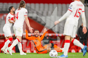 2021-03-24 - Memphis Depay of Netherlands reacts during the FIFA World Cup 2022, Qualifiers, Group G football match between Turkey and Netherlands on March 24, 2021 at Ali Sali Yen Stadium in Istanbul, Turkey - Photo Marcel ter Bals / Orange Pictures / DPPI - WORLD CUP 2020 QUALIFIERS - TURKEY AND NETHERLANDS - FIFA WORLD CUP - SOCCER